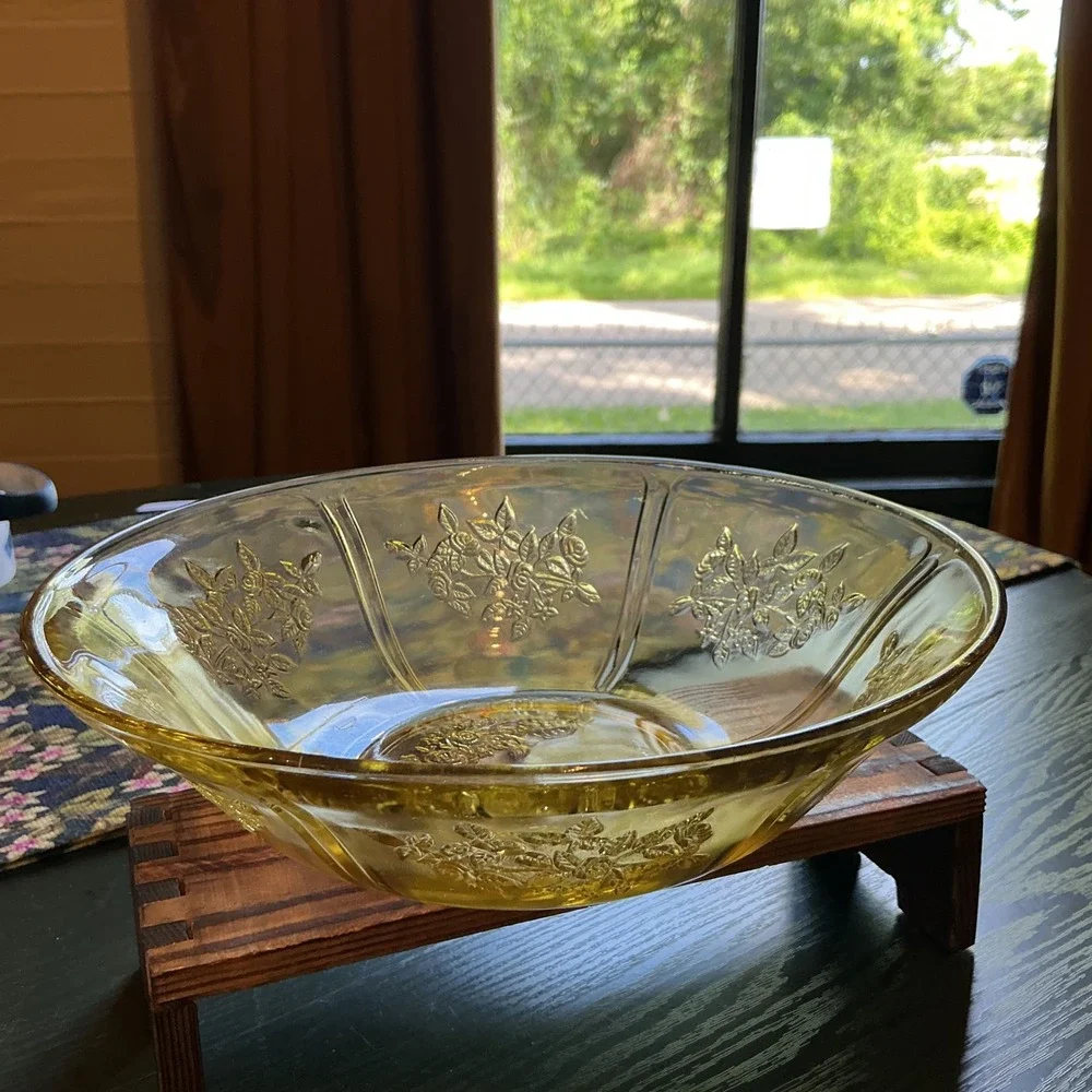 Federal Glass Sharon Cabbage Rose‎ Amber Depression Bowl 8.5 Inch Vintage